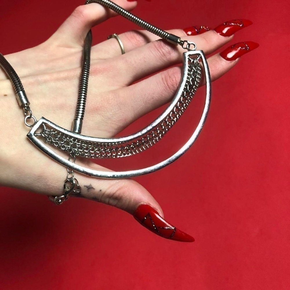 Layered chain necklace  🖤🤍​​​​​​​​​​​​​​​​​​​​​​​​​ - Picture 2 of 4